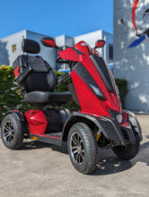 Afbeelding in Gallery-weergave laden, Een foto buiten van de Drive King Cobra scootmobiel in het rood