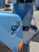 Afbeelding in Gallery-weergave laden, Scootmobiel Life & Mobility Solo 3 Blue Diamond nu met gratis lithium accu twv € 1.499,-