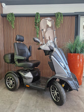 Afbeelding in Gallery-weergave laden, King Cobra - 2024 met windscherm en koffer bak
