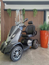Afbeelding in Gallery-weergave laden, King Cobra - 2024 met windscherm en koffer bak
