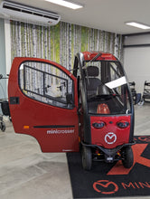 Afbeelding in Gallery-weergave laden, Minicrosser X2-Cab | 20km gereden
