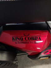Afbeelding in Gallery-weergave laden, Drive King Cobra Rood - 2021
